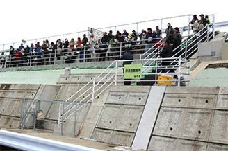 Figure 2.4-2. Evacuation Drill with Local Residents 2015, West Nippon Expressway Company Limited. Communication report of NEXCO West group 2015