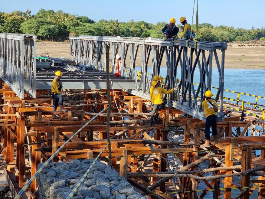Figure 5.1-2 Pont semi-permanent (Benanain) à Nusa Tenggara Est, Indonésie