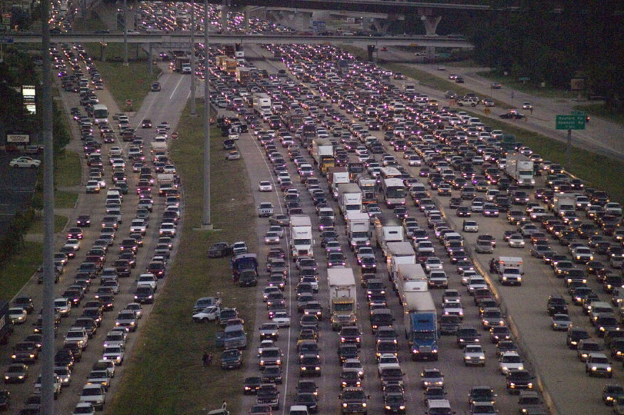 Figura 4.4.3.1.1 Utilización del contraflujo para evacuar Houston (Texas) antes del huracán Rita