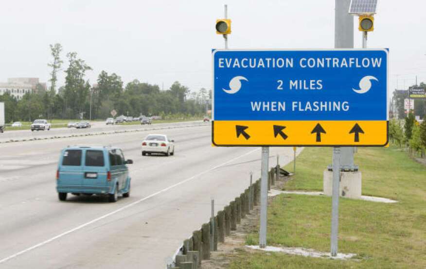 Figure 4.4.3.1.2 Permanently installed signs assist with contraflow during a disaster